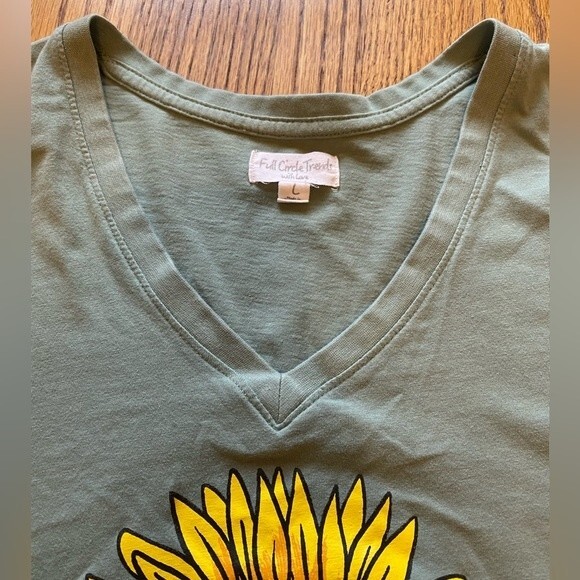 Full Circle Trends Sunflower Graphic V Neck Tee - Picture 6 of 12